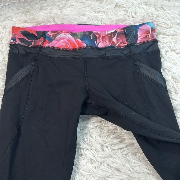 Lululemon Chase Me Crop II Black / Secret Garden - Picture 2 of 6